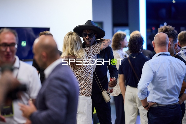 Ringside-Zone Face-Off