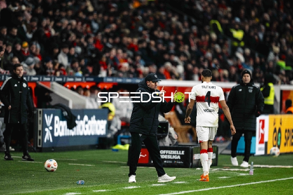 Trainer gibt Anweisungen