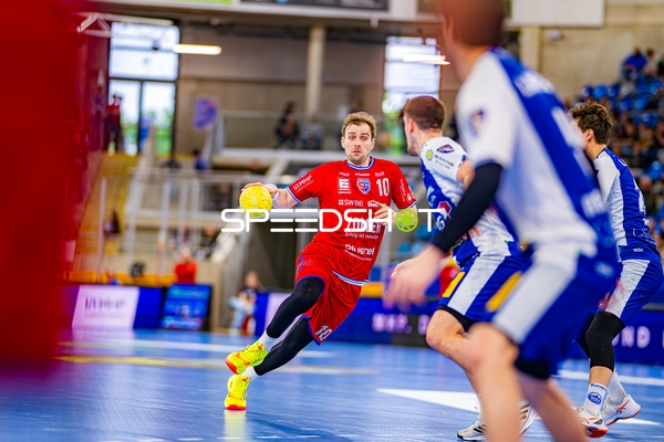 Tom Wolf (10, SG BBM Bietigheim) mit Ball