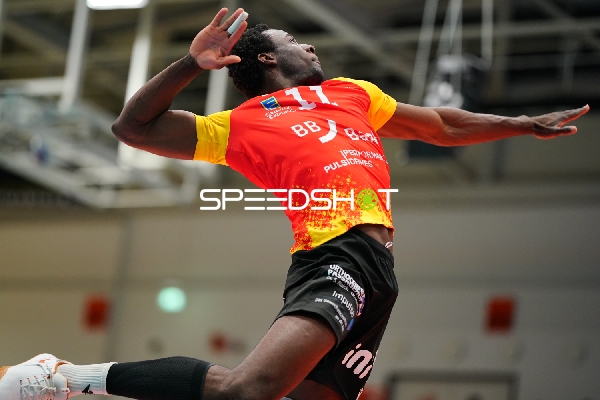 John Obi (11; BADEN VOLLEYS SSC Karlsruhe) am Netz