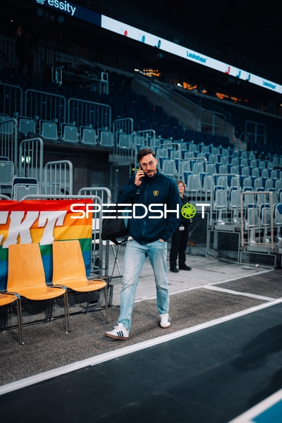 Patrick Groetzki am Telefon