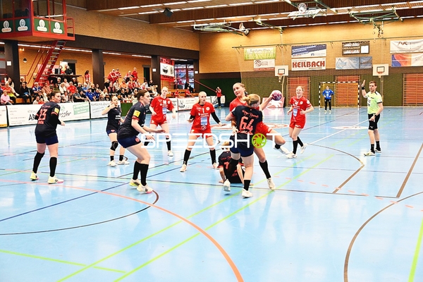 Intensive Spielszene zwischen Kurpfalz Bären und Mainz 05