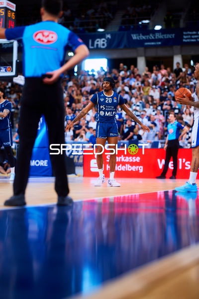 defense Michael Weathers (20;MLP Academics Heidelberg)