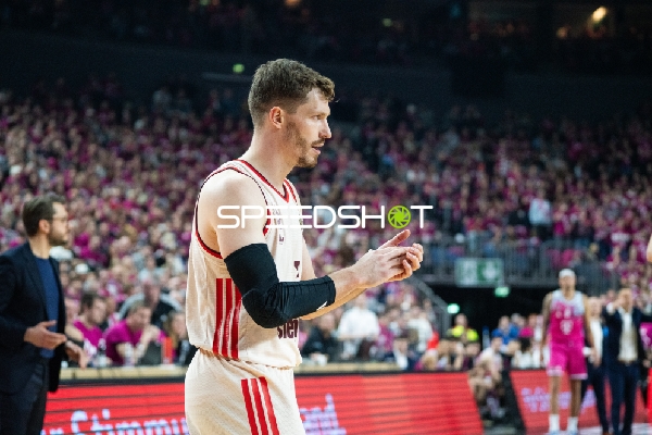 Andreas Obst (13; FC Bayern Basketball) in Aktion