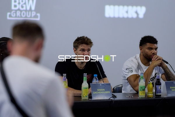 Ringside-Zone Face-Off