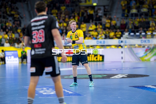 Haukur Thrastarson (25; Rhein Neckar Löwen) mit Ball