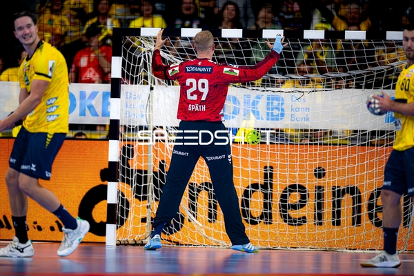 David Späth (29; Rhein Neckar Löwen) steht bereit im Tor