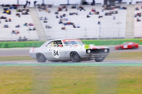 Rennwagen driftet auf dem Hockenheimring