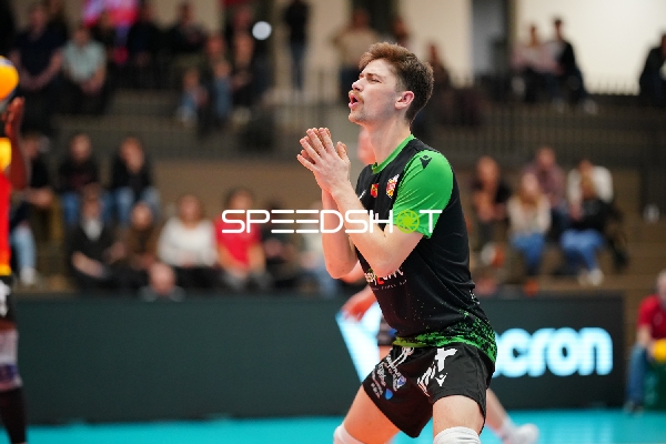 Spielszene mit Jackson Holland (4; BADEN VOLLEYS SSC Karlsruhe)
