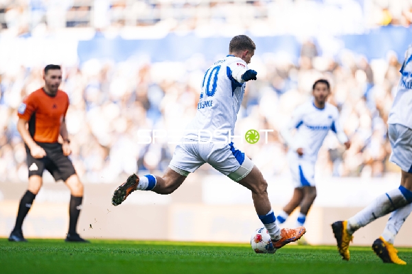 Spieler mit Ball in Aktion