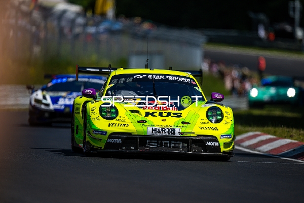 Rennfahrzeug auf der Rennstrecke