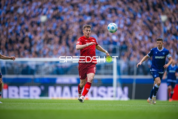 Ballkontrolle Tobias Raschl (20, 1. FC Kaiserslautern)