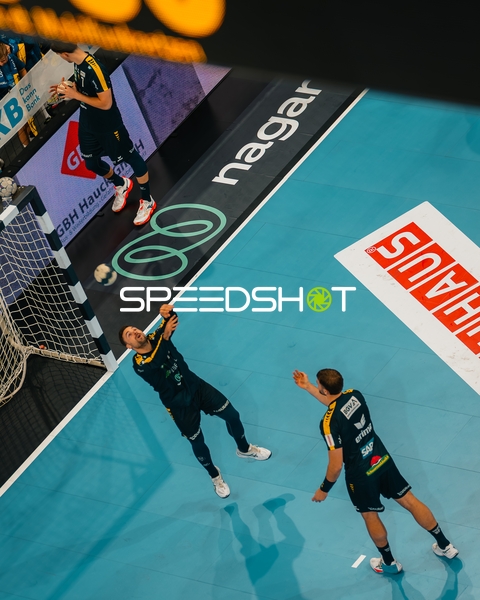 Robert Timmermeister (7; Rhein Neckar Löwen) und Dani Baijens (77; Rhein Neckar Löwen) im Doppelpass