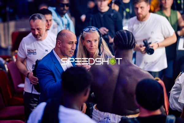 Boxer in Ringside Zone