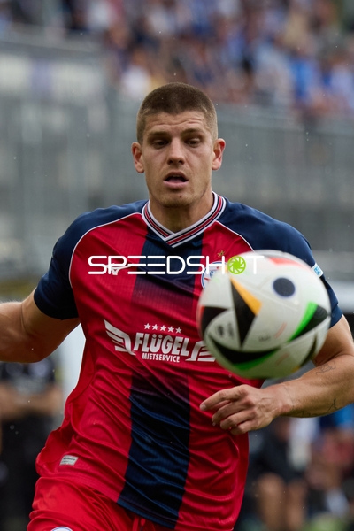 19, FC Hansa Rostock kontrolliert Ball