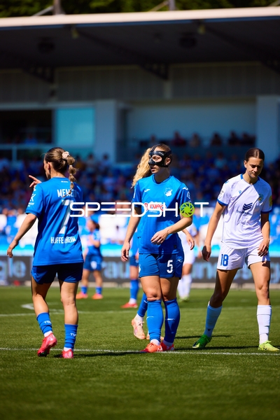 Spielerpositionierung Ereleta Memeti (7;TSG Hoffenheim Frauen 1), Jamilla Rankin (5;TSG Hoffenheim Frauen 1), Anna Margraf (18;FC Carl Zeiss Jena Frauen)