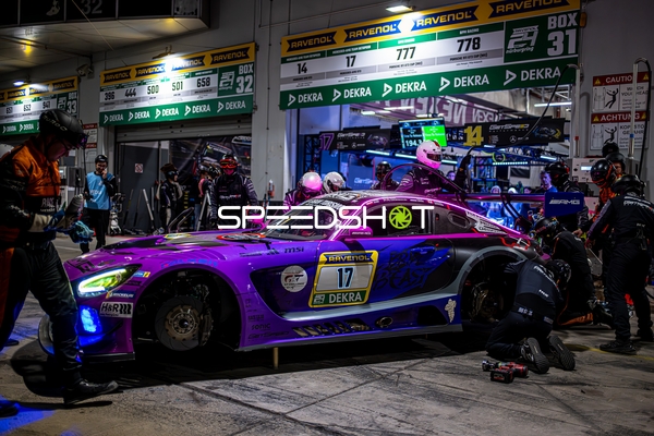 Fahrzeug in der Boxengasse