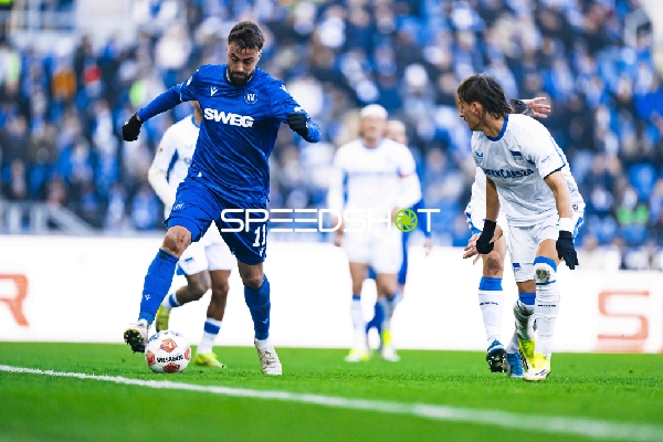 Spieler mit Ball in Aktion