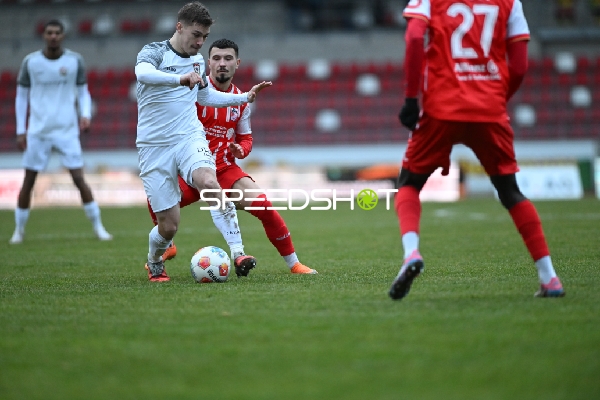 Zweikampf um den Ball