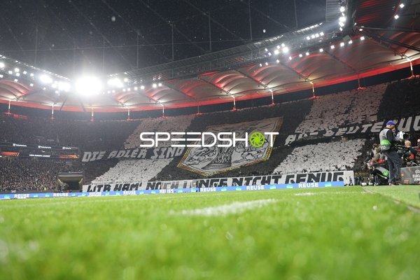 Imposante Choreographie der Fans