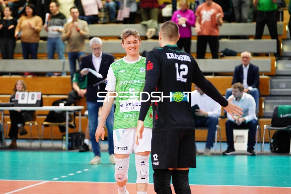 Florian Krenkel (5; TSV Haching München) in Aktion