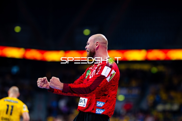 Torwart Mike Jensen (20; Rhein Neckar Löwen) jubelt