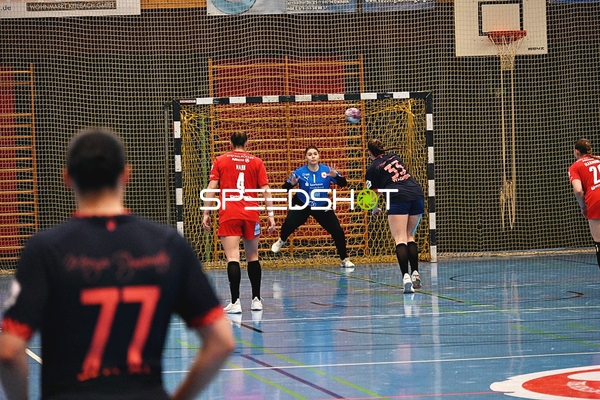 Dynamischer Wurf im Handballspiel