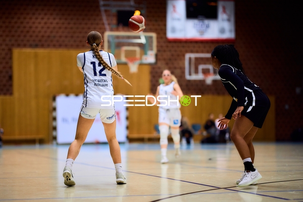 Pass von Carla Koch (12; USC BaseCats Heidelberg)