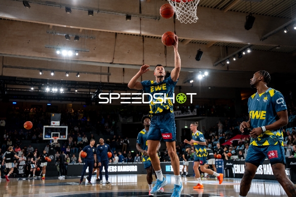 Filip Stanic (65; EWE Baskets Oldenburg) in Aktion