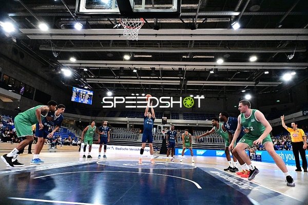 Freiwurf von Samuell Williamson (10; MLP)