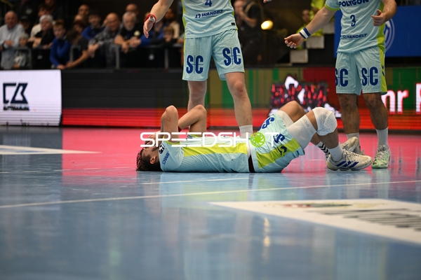 Verletzter Spieler von VfL Gummersbach am Boden