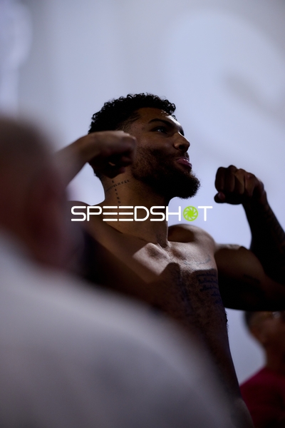 Ringside-Zone Face-Off