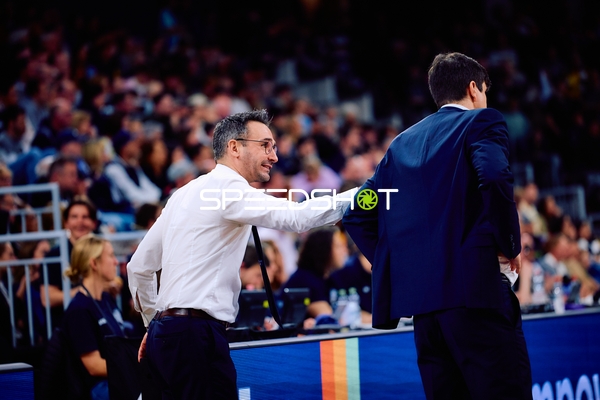 Coaching-Unterhaltung an der Seitenlinie