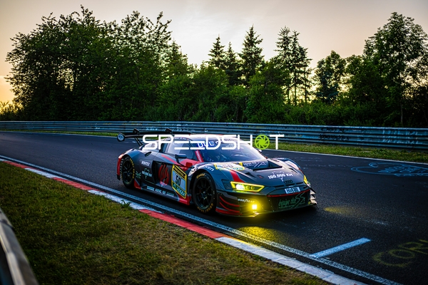 Fahrzeug auf der Rennstrecke