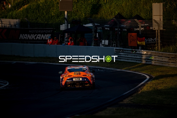 Rennfahrzeug auf der Rennstrecke