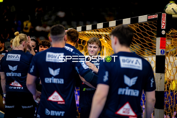 Kommunikative Geste am Tor