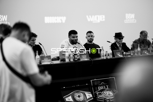 Ringside-Zone Face-Off Pressekonferenz