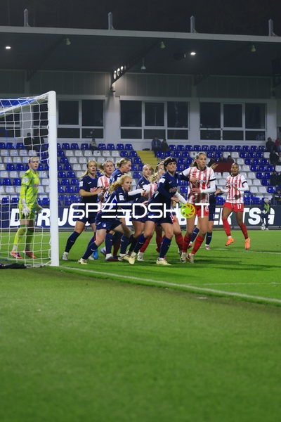 Spieler formieren Mauer