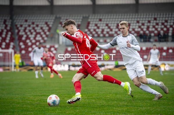 Zweikampf um den Ball