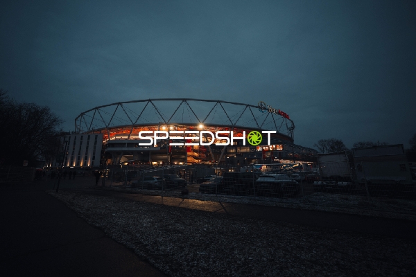 BayArena bei Dämmerung