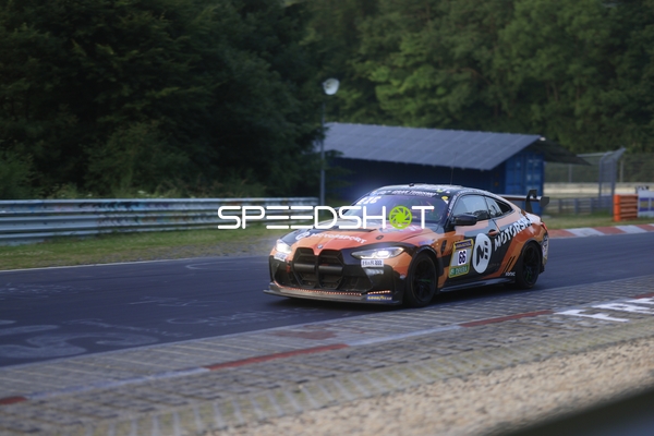 Rennfahrzeug auf der Rennstrecke