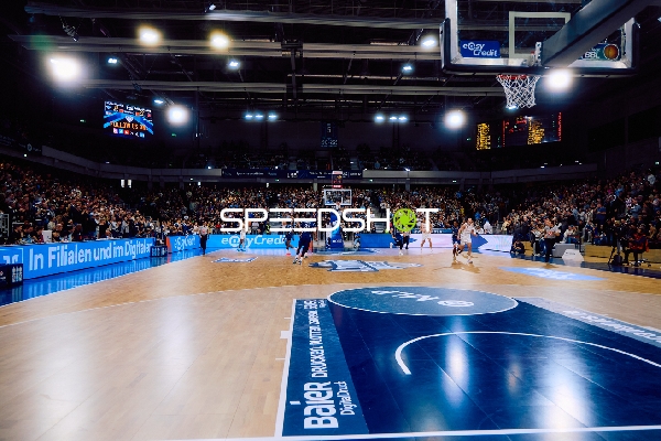 Spielszene auf dem Basketballfeld