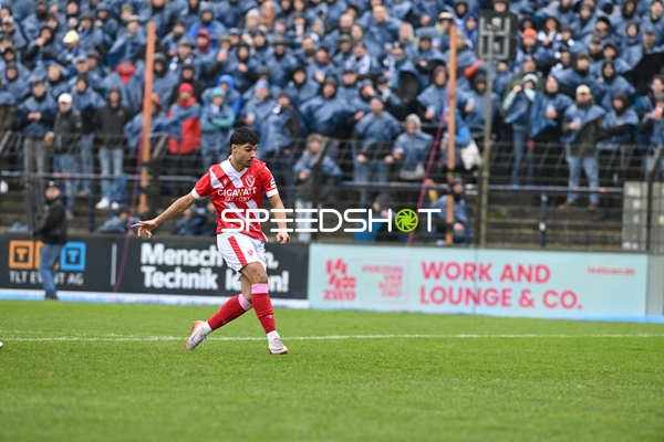 Spieler mit Ball in Aktion