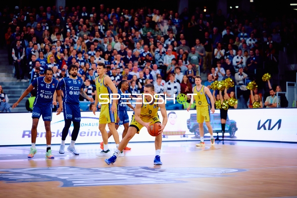 Dynamisches Dribbling von Alba Berlin gegen MLP Academics Heidelberg