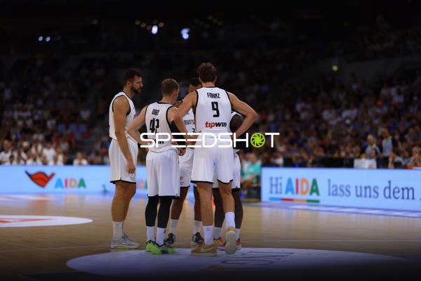 Team-Huddle am Court