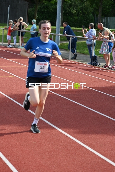 Läuferin beim TVE Sommerlauf Edingen 2025