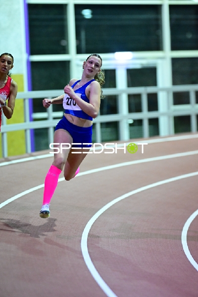 Startnummer 270 läuft vor 382