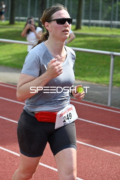 Startnummer 249 läuft beim TVE Sommerlauf