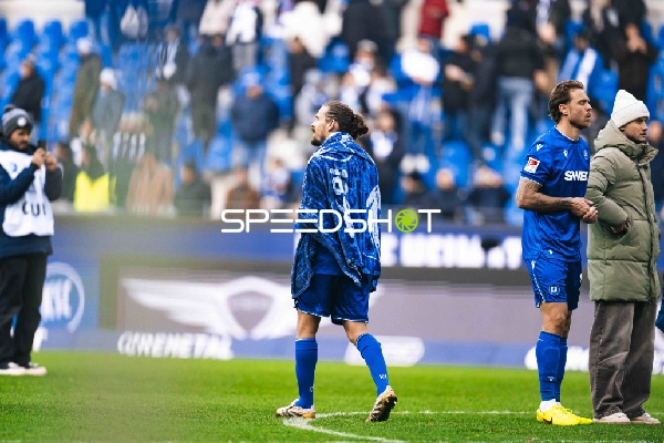 Innenverteidiger im Duell