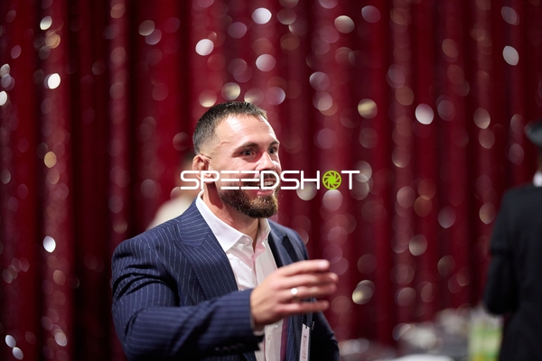 Ringside-Zone Face-Off